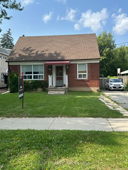 Photo 2 at 12 Pleasant Avenue, Newtonbrook West, Toronto
