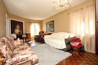Photo 7 at 6 Wildhaven Crescent, Maple, Vaughan