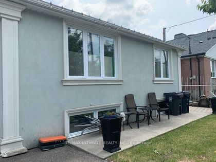 Photo 2 at 257 PATRICIA Ave, Newtonbrook West, Toronto