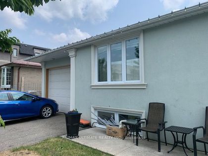 Photo 3 at 257 PATRICIA Ave, Newtonbrook West, Toronto