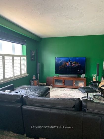 Photo 4 at 257 PATRICIA Ave, Newtonbrook West, Toronto