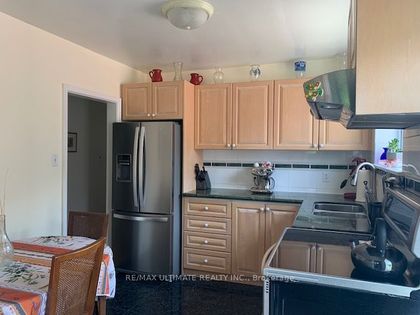 Photo 8 at 257 PATRICIA Ave, Newtonbrook West, Toronto