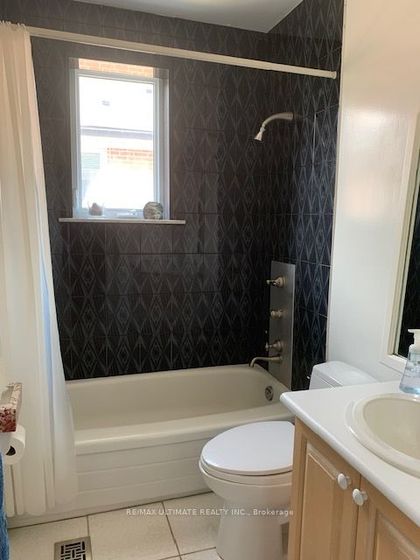 Photo 11 at 257 PATRICIA Ave, Newtonbrook West, Toronto