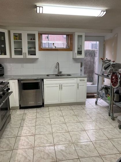 Photo 16 at 257 PATRICIA Ave, Newtonbrook West, Toronto