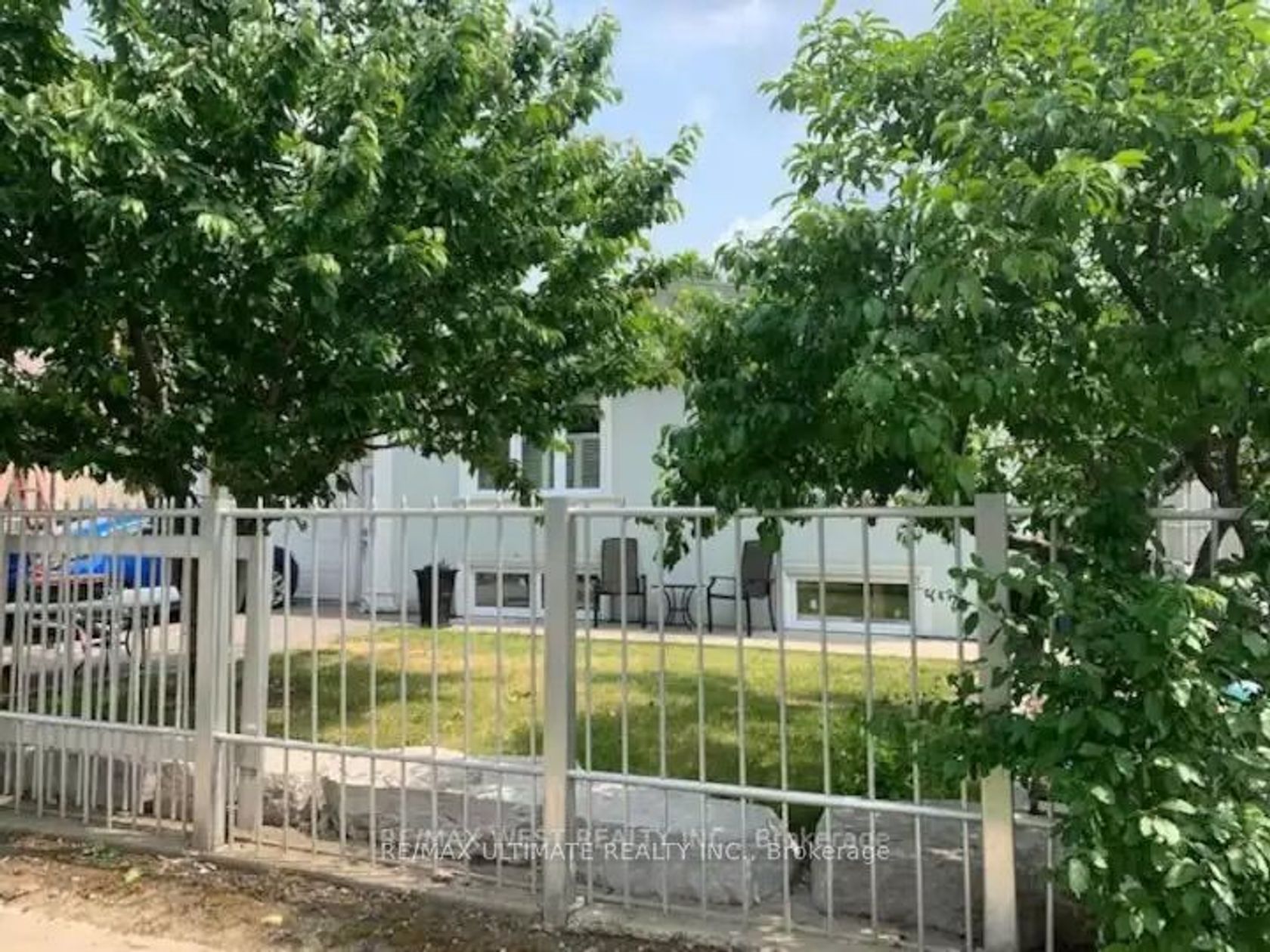 257 PATRICIA Ave, Newtonbrook West, Toronto by Loree Meneguzzi Real Estate 257 PATRICIA Ave, Newtonbrook West, Toronto