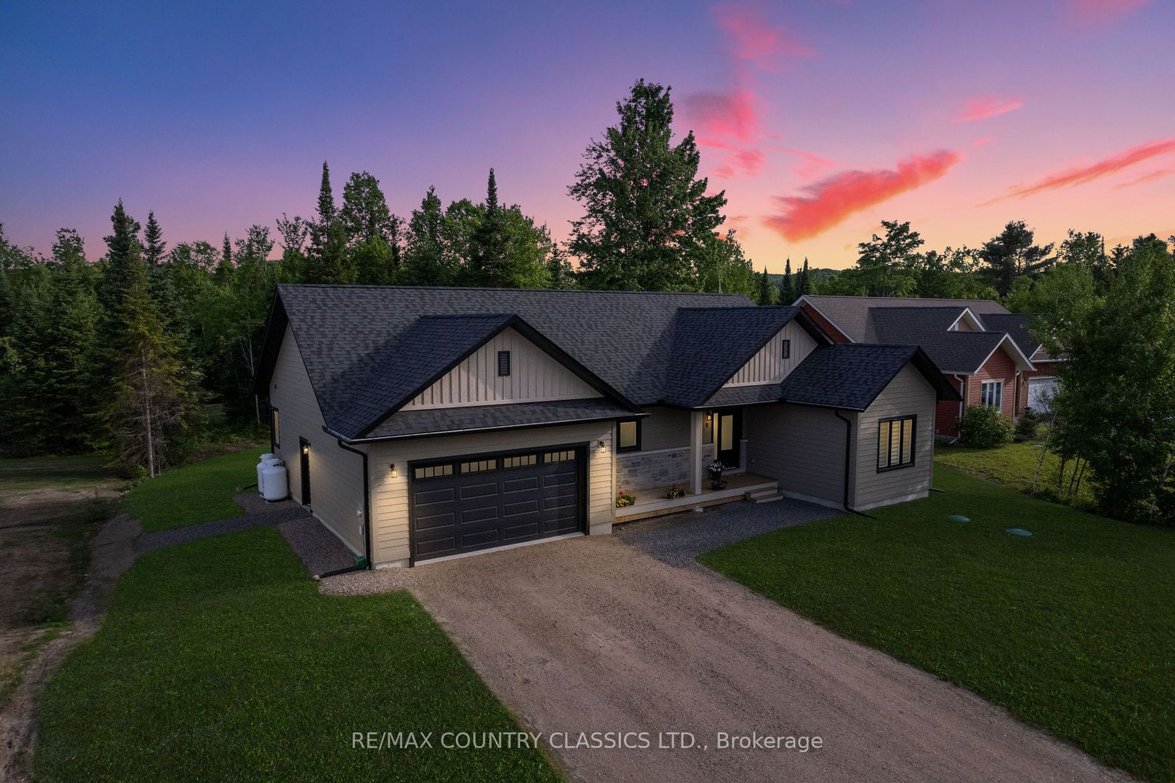 8 Bancroft Ridge Dr 