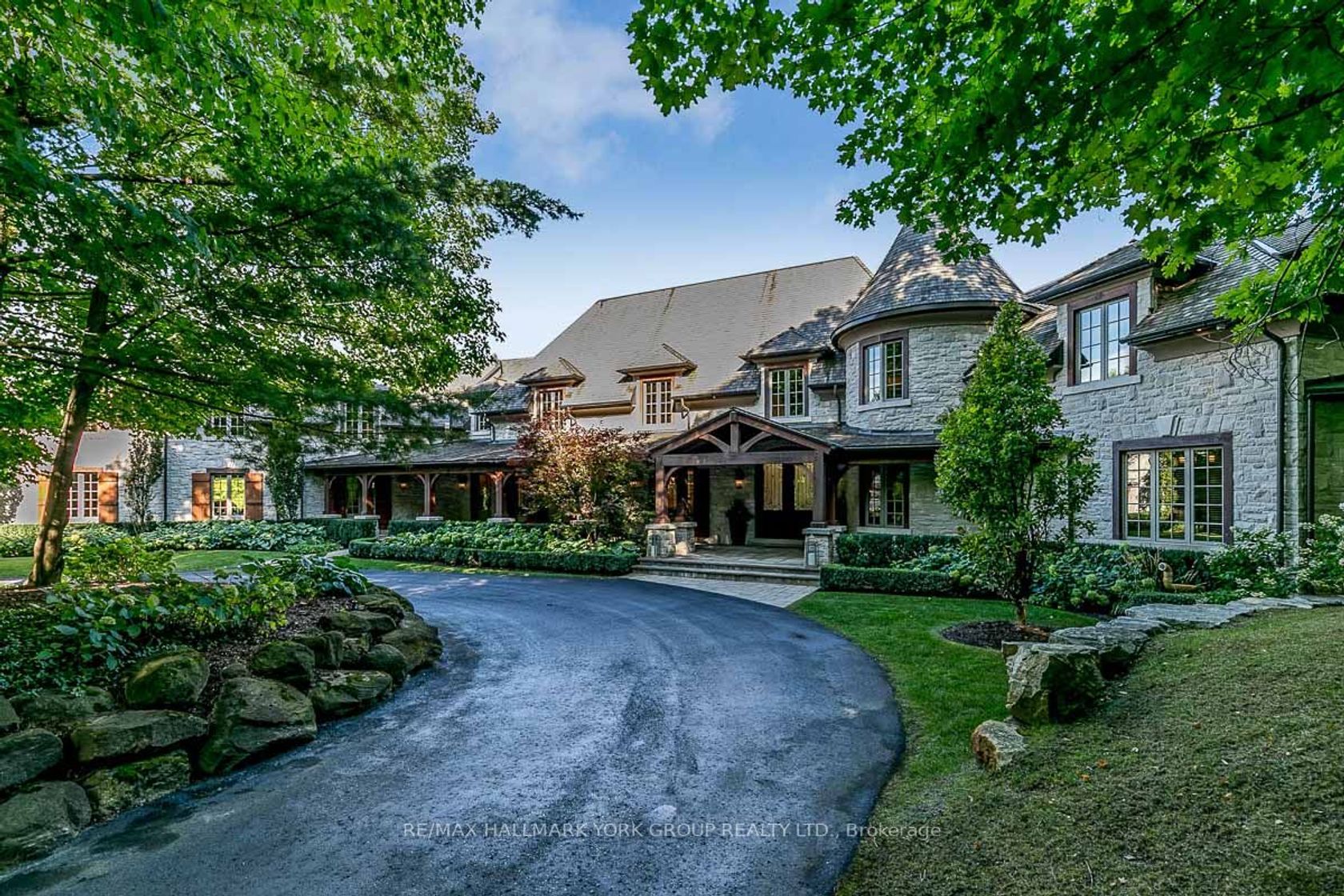 16 Hunters Glen Road, Aurora Estates, Aurora 
