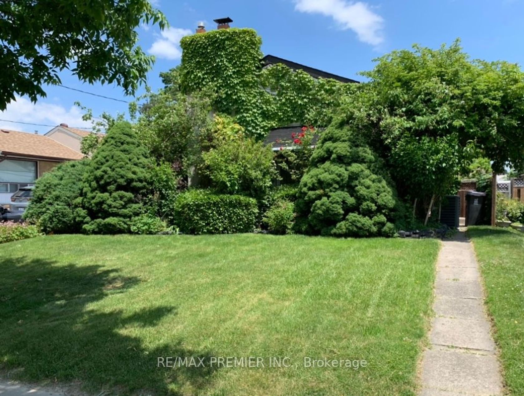 33 Pakenham Drive, Kipling, Toronto 
