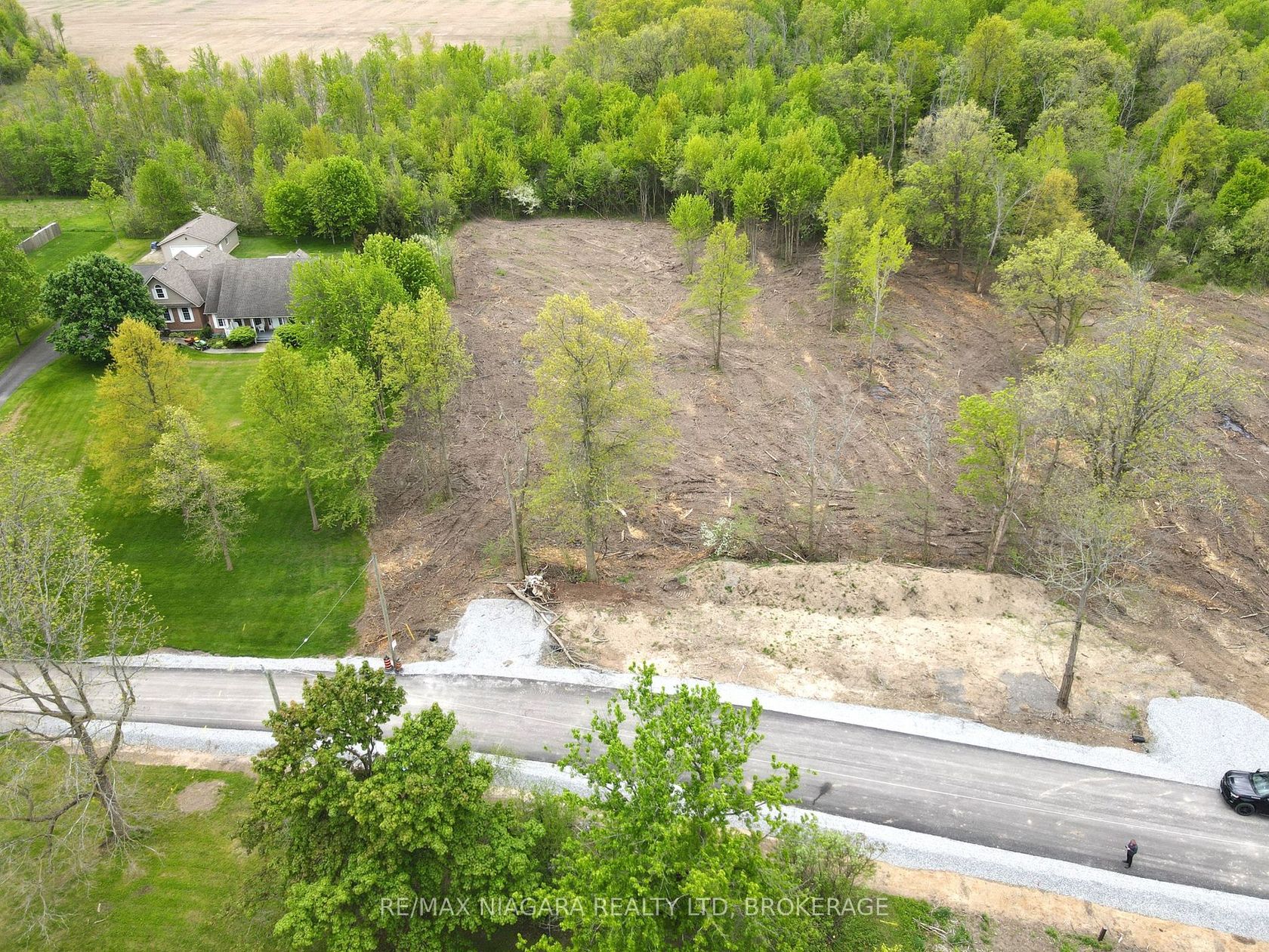 2121 Houck Cres 