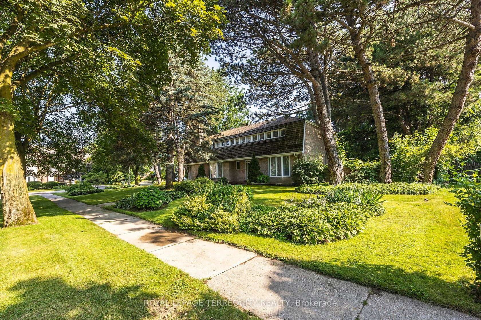 2 Chieftain Crescent, Windfields, Toronto 