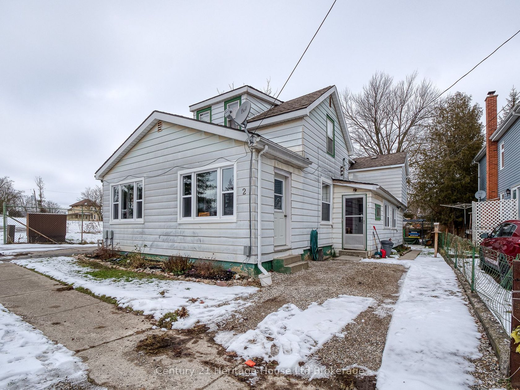 2 W ELGIN St 