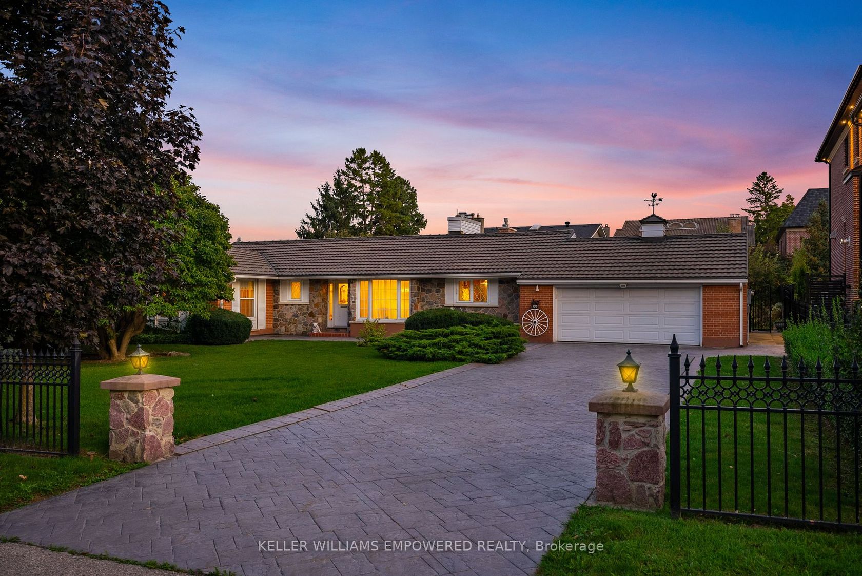 195 Arnold Ave, Crestwood-Springfarm-Yorkhill, Vaughan photo 1