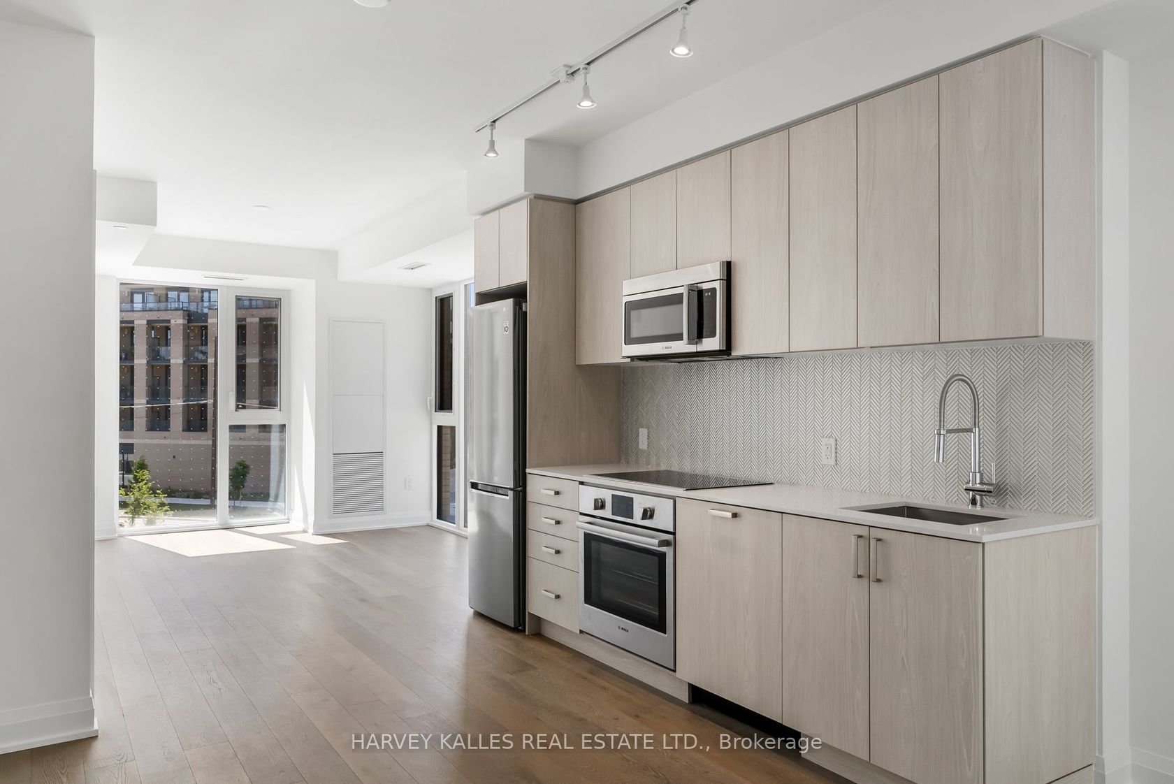 305 - 293 The Kingsway, Edenbridge-Humber Valley, Toronto 