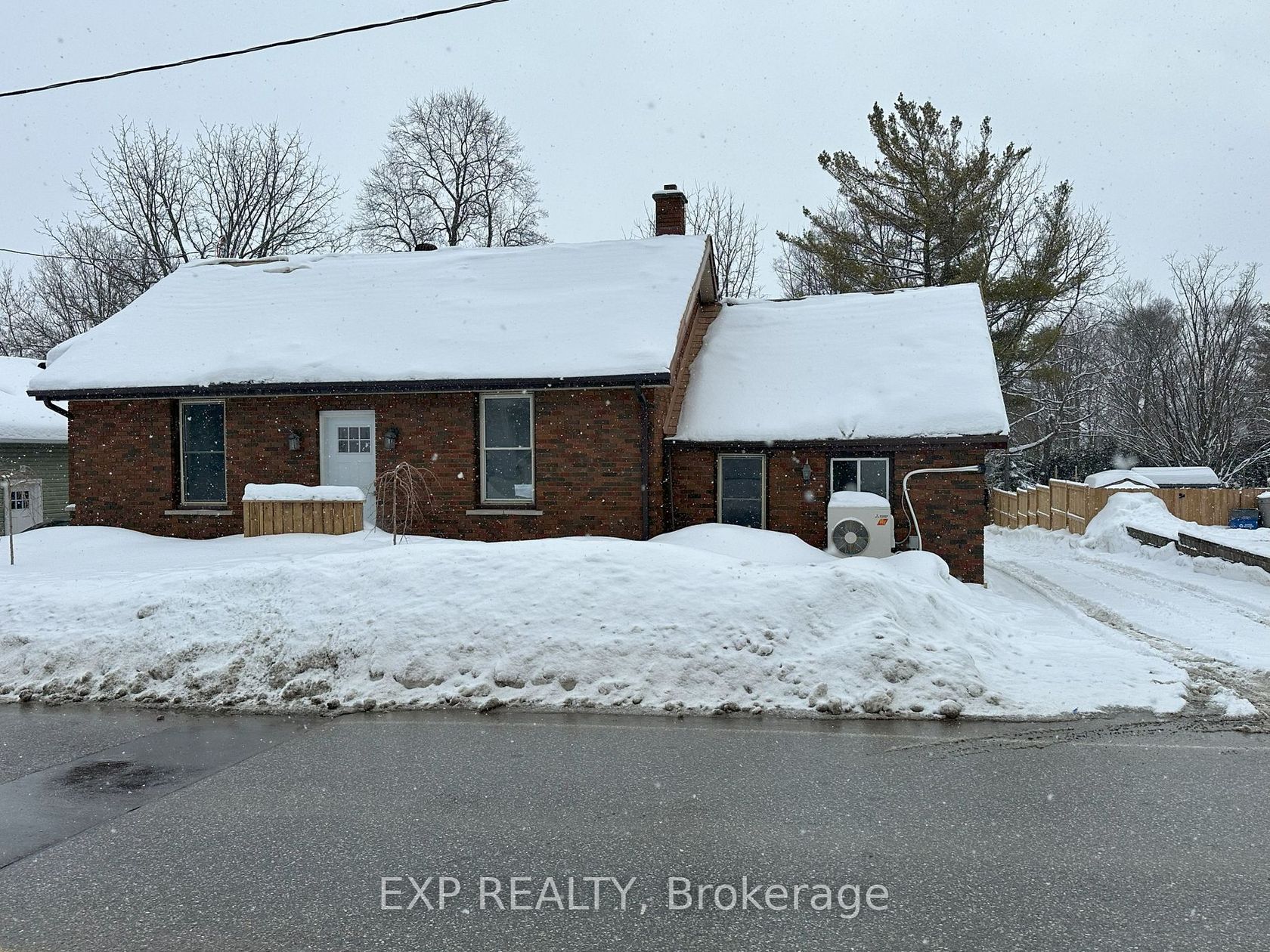 47 Grove Street E, Wellington, Barrie photo number 2