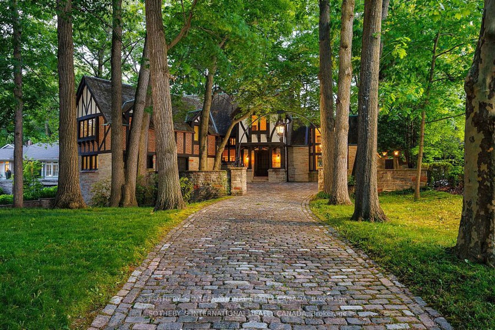 Photo 1 at 38 Edenbrook Hill, Humber Valley, Toronto Photo 1 at 38 Edenbrook Hill, Humber Valley, Toronto