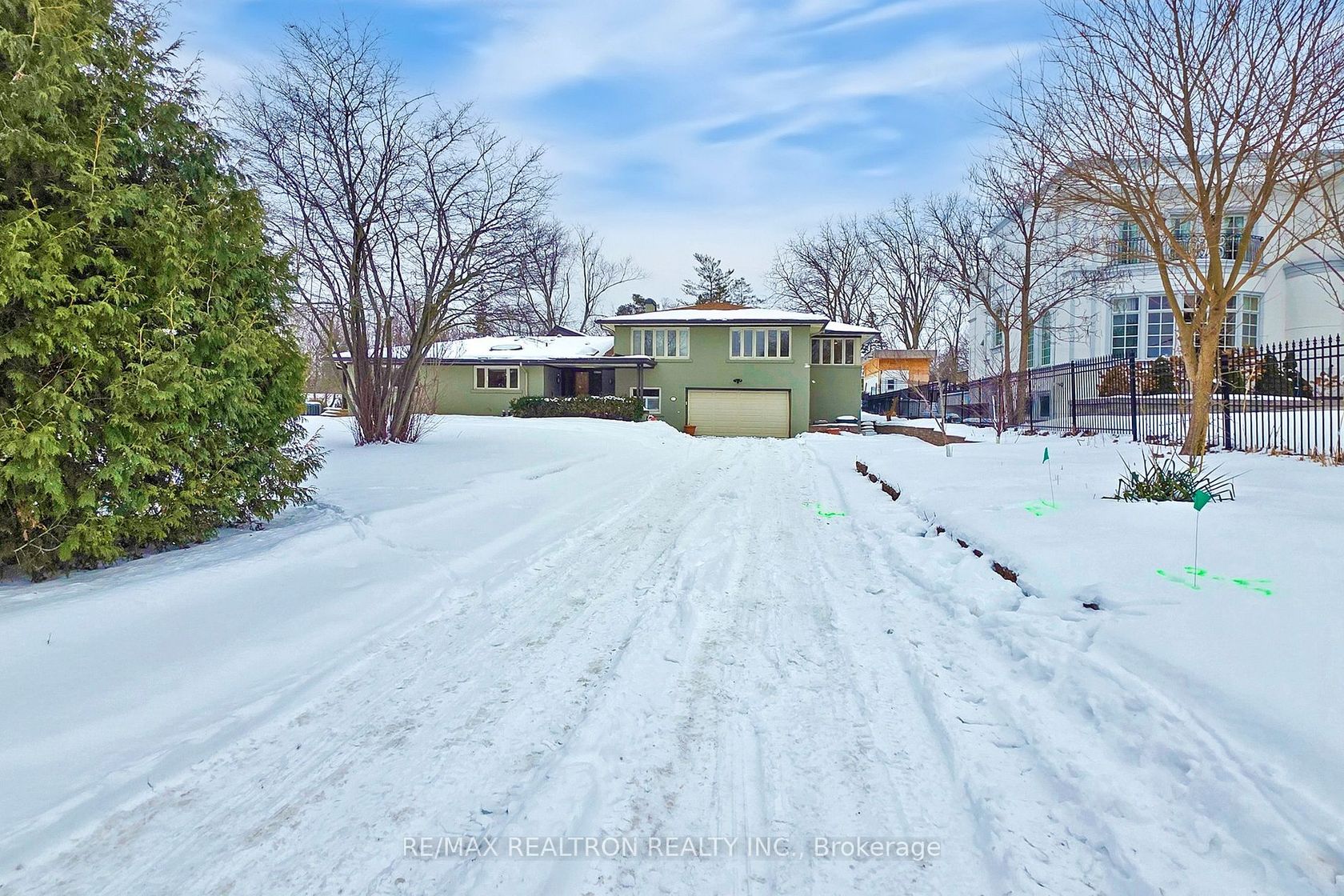 10 Thornbank Road, Uplands, Vaughan 