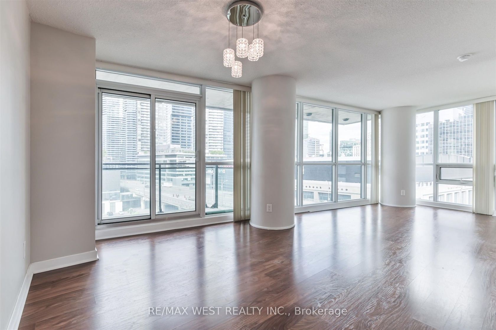 903 - 33 Bay St, Waterfront Communities C1, Toronto by Loree Meneguzzi Real Estate 903 - 33 Bay St, Waterfront Communities C1, Toronto