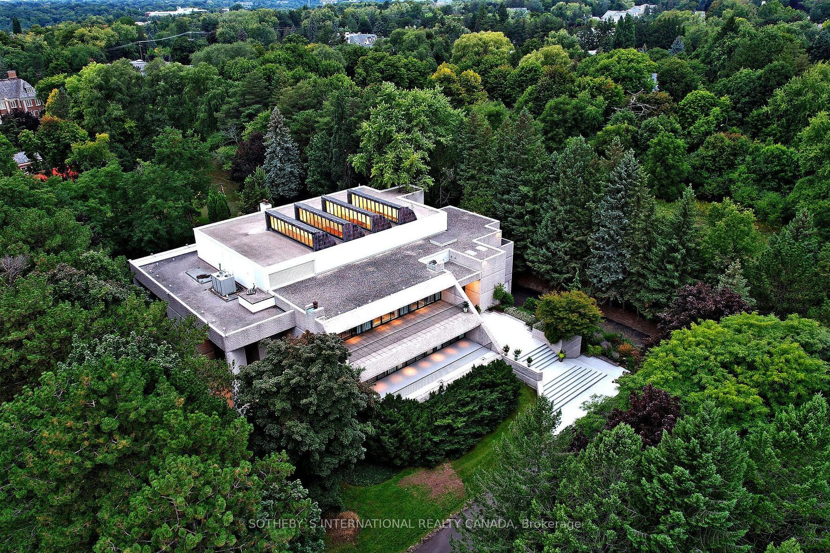 30 High Point Rd, Bridle Path-Sunnybrook-York Mills, Toronto by Loree Meneguzzi Real Estate 30 High Point Rd, Bridle Path-Sunnybrook-York Mills, Toronto