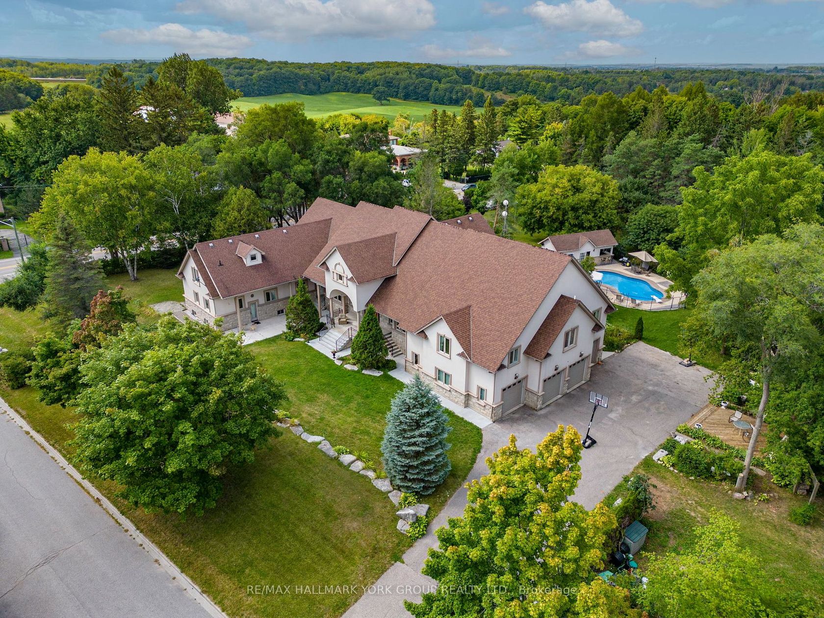 2 Kingswood Drive, King City, King 