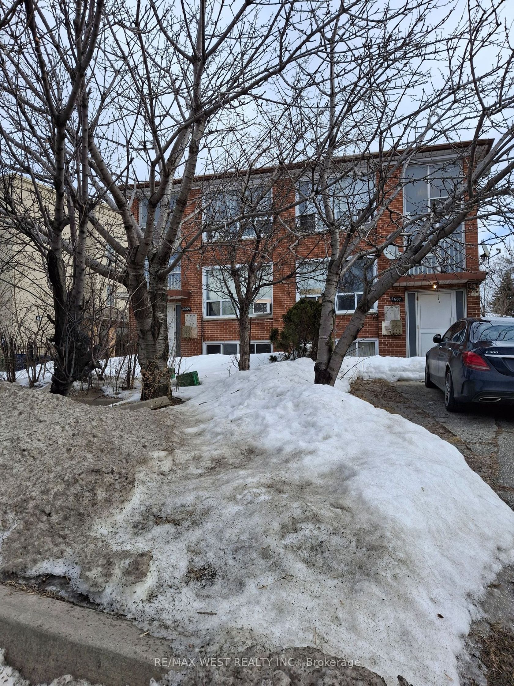 2607-2609 Keele Street E, Maple Leaf, Toronto 