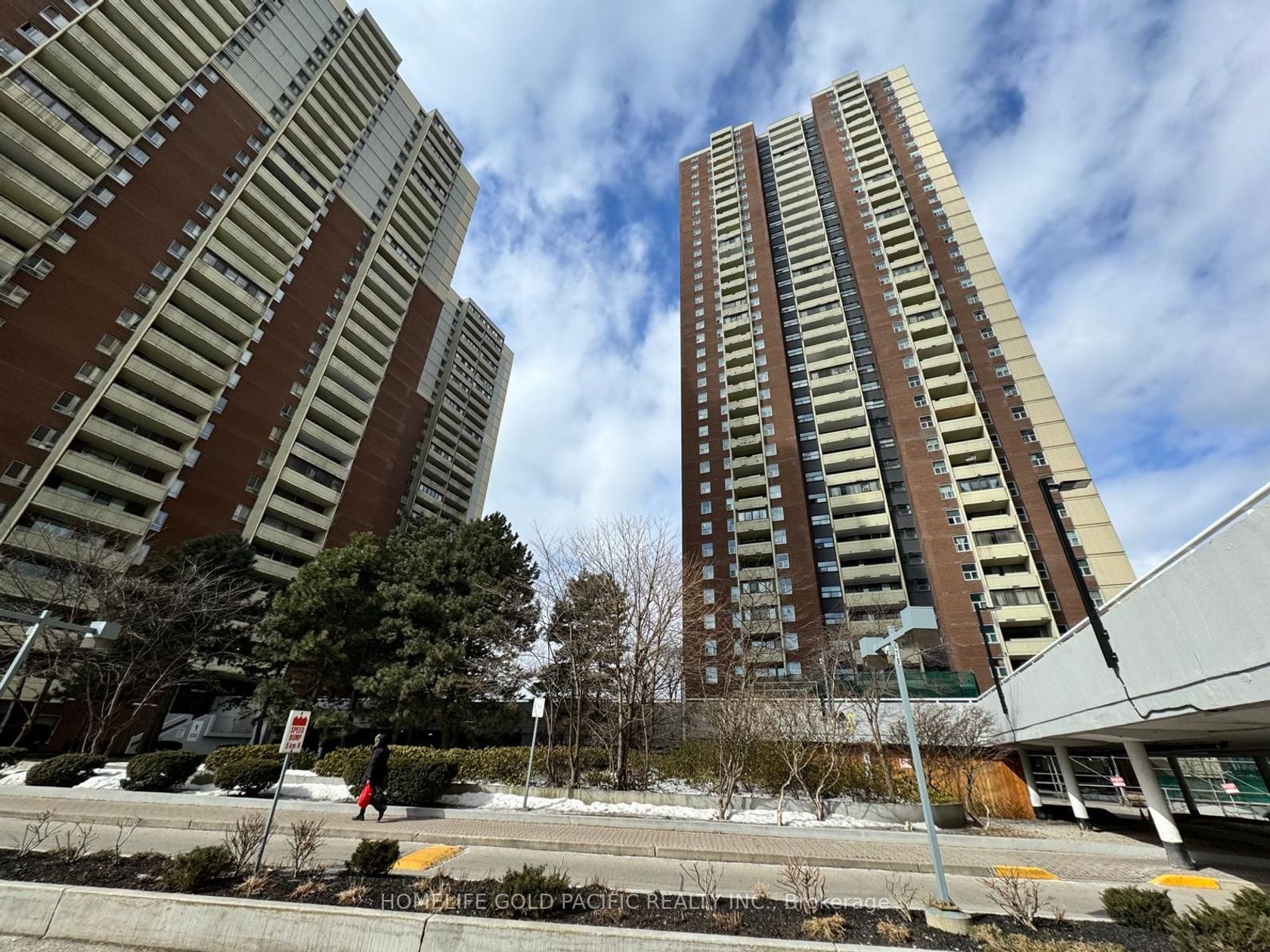 1214 - 1 Massey Sq, Crescent Town, Toronto by Loree Meneguzzi Real Estate 1214 - 1 Massey Sq, Crescent Town, Toronto