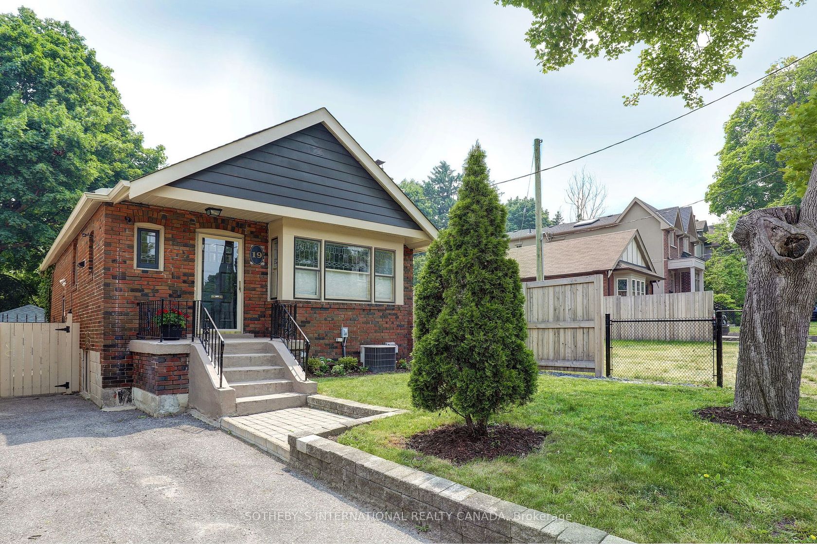 19 Southvale Drive, Leaside, Toronto 