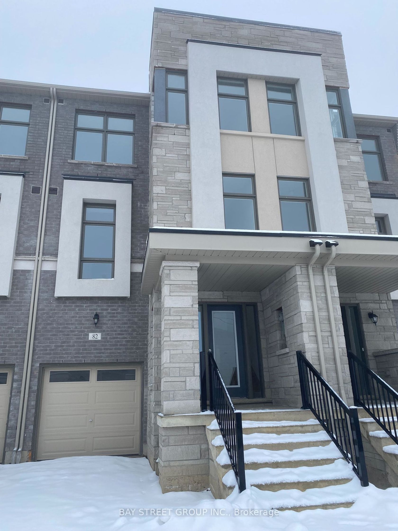 82 N Puisaya Dr, Rural Richmond Hill, Richmond Hill 