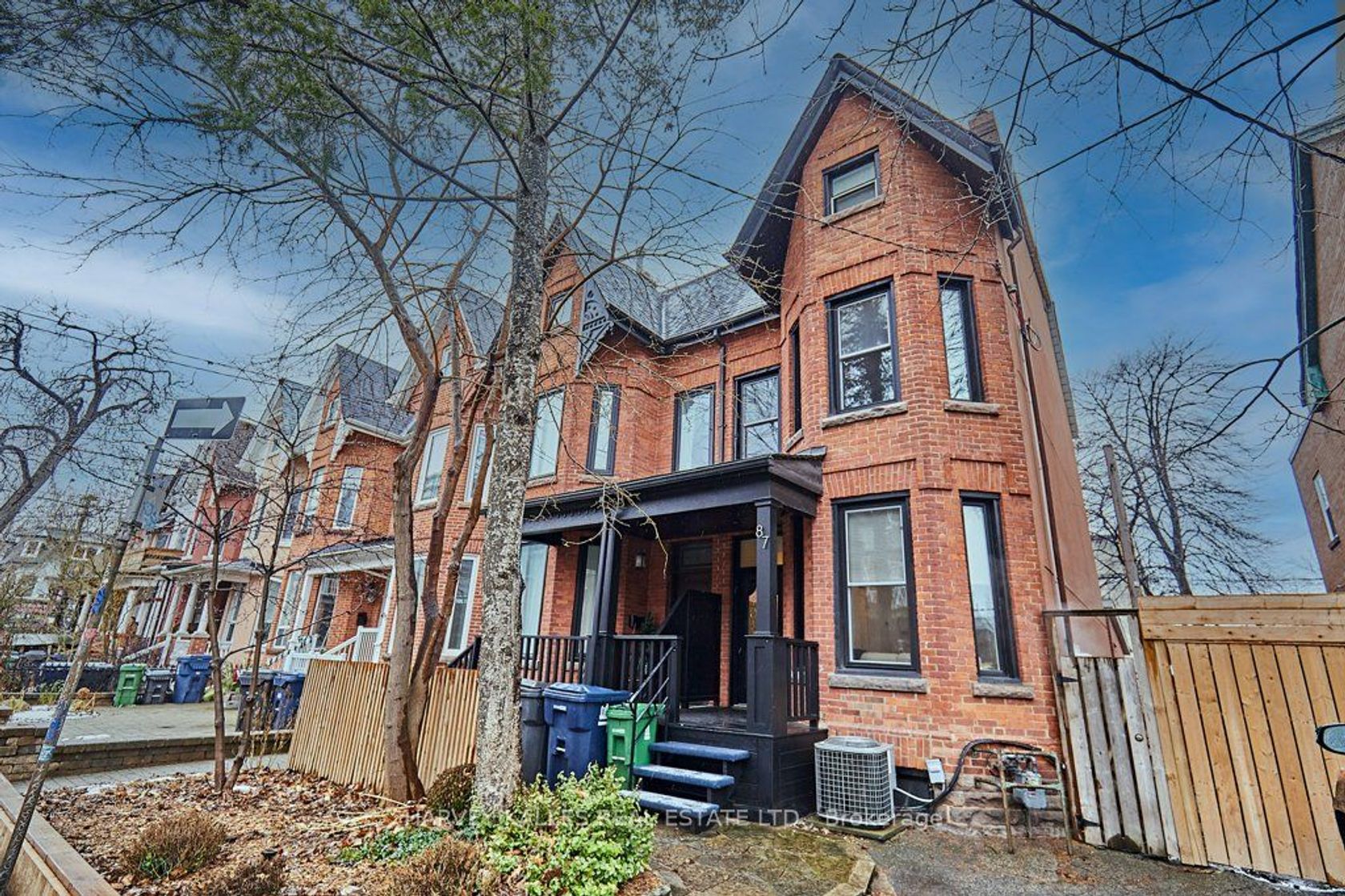 87 Oxford Street, Chinatown, Toronto 