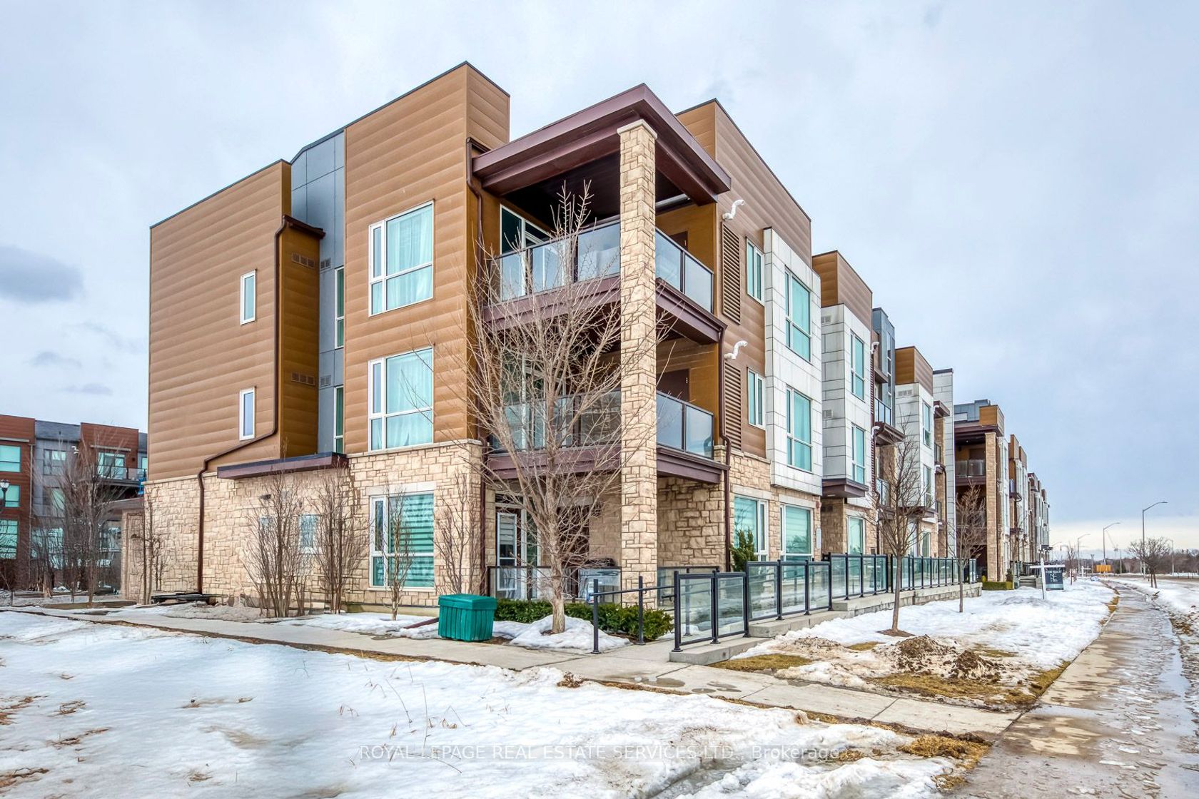 302 - 2393 Bronte Road, WM Westmount, Oakville 