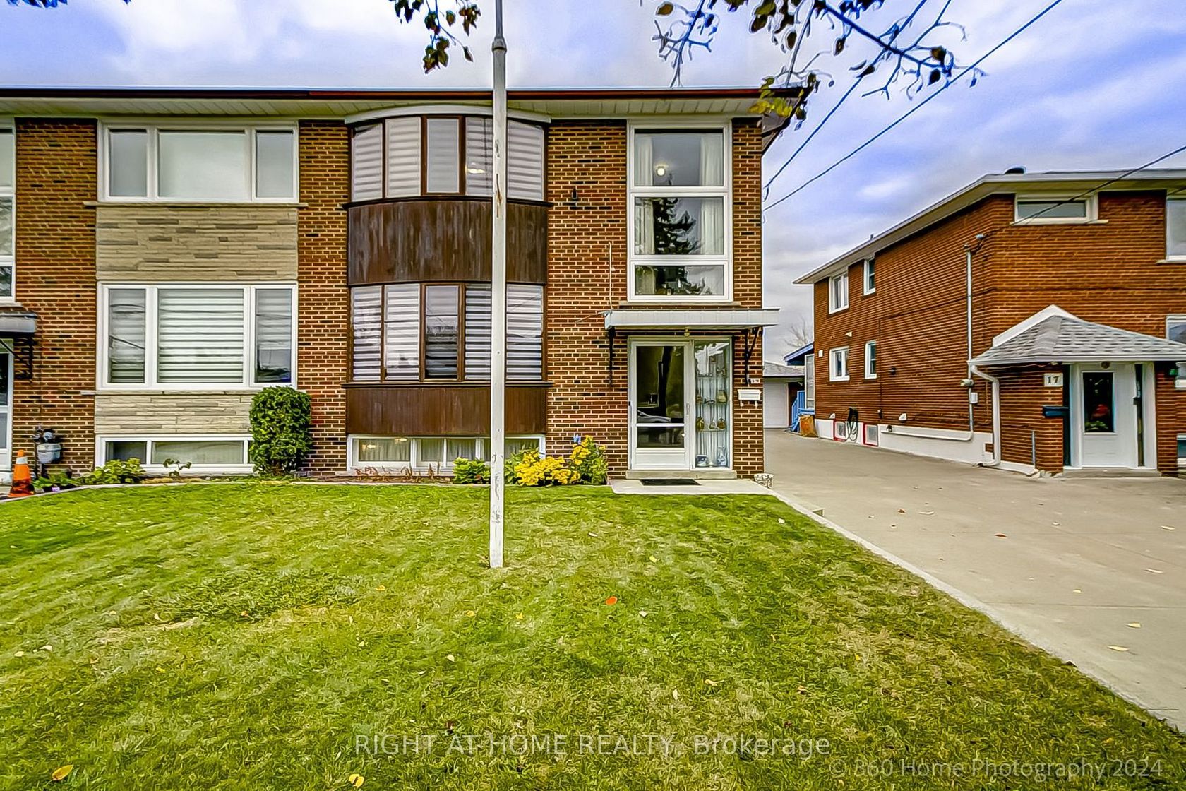 19 Martini Drive, Amesbury, Toronto 