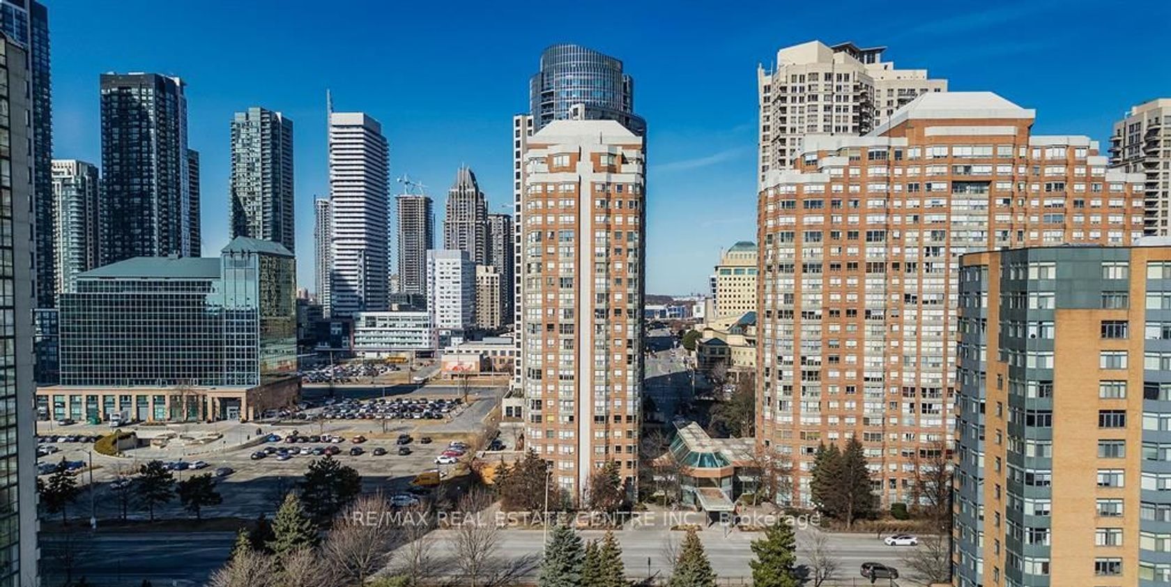702 - 335 Webb Drive, City Centre, Mississauga by Loree Meneguzzi Real Estate 702 - 335 Webb Drive, City Centre, Mississauga