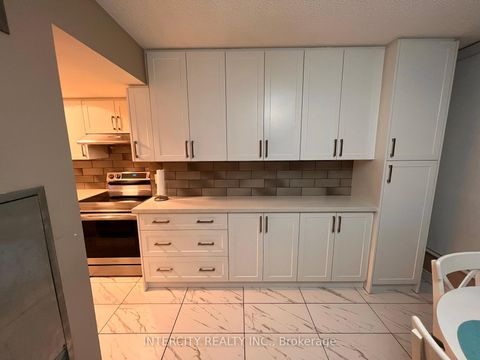 Photo 3 at 410 - 1 Rowntree Road, Jamestown, Toronto