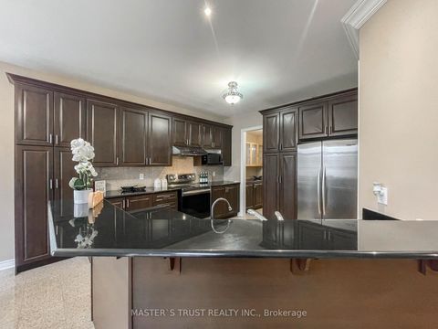 Photo 16 at 70 Brass Drive, Jefferson, Richmond Hill