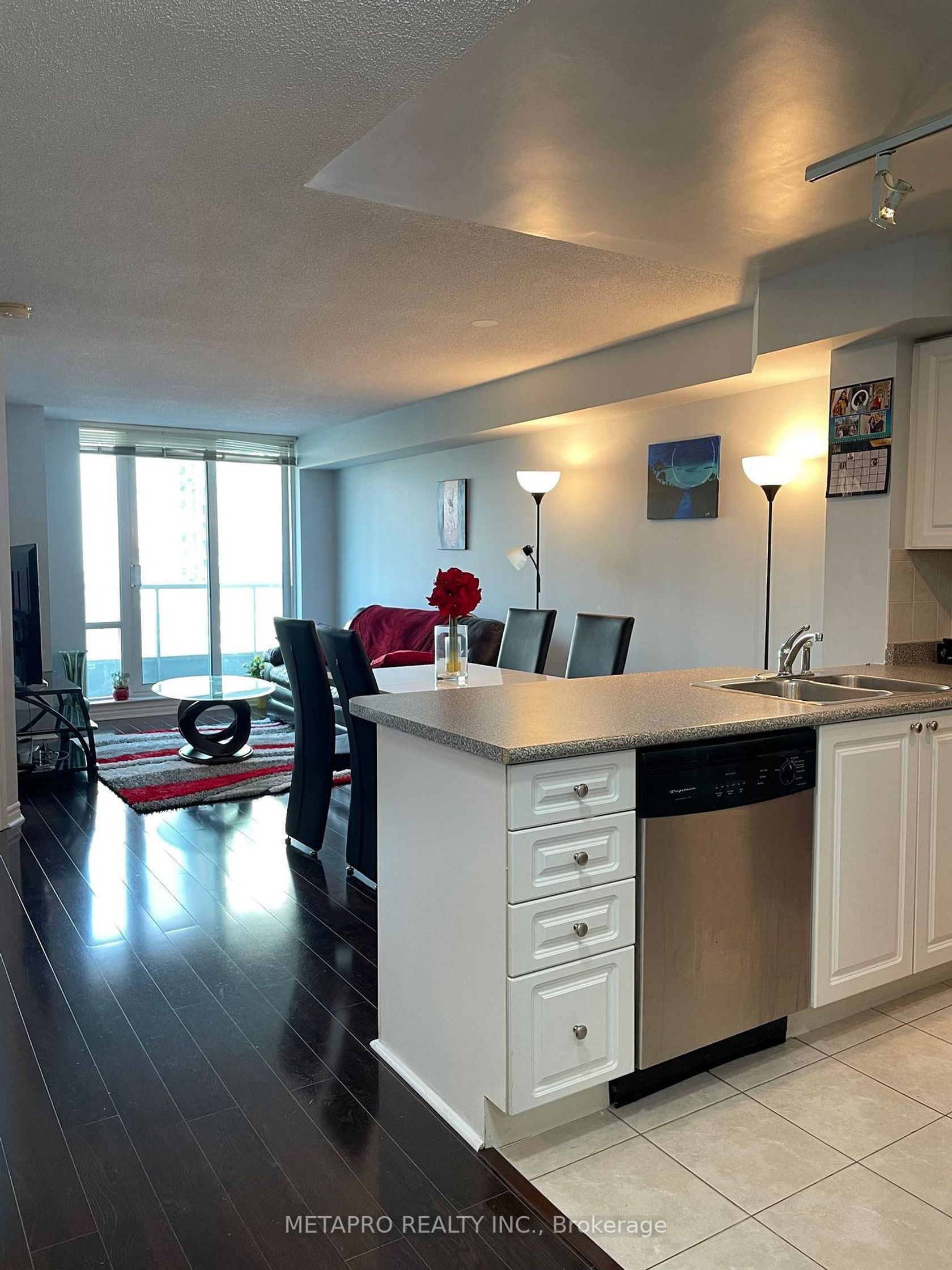 813 - 33 Elm Drive W, City Centre, Mississauga 