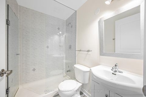 Photo 23 at 722 - 438 Richmond Street W, Waterfront Communities C1, Toronto