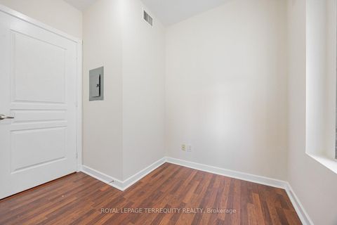 Photo 24 at 722 - 438 Richmond Street W, Waterfront Communities C1, Toronto