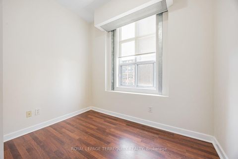 Photo 31 at 722 - 438 Richmond Street W, Waterfront Communities C1, Toronto