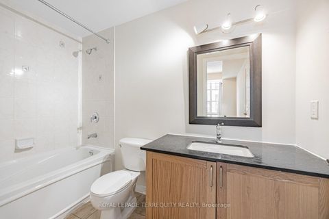 Photo 34 at 722 - 438 Richmond Street W, Waterfront Communities C1, Toronto