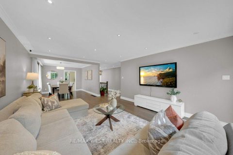 Photo 11 at 151 Brahms Avenue, Hillcrest Village, Toronto