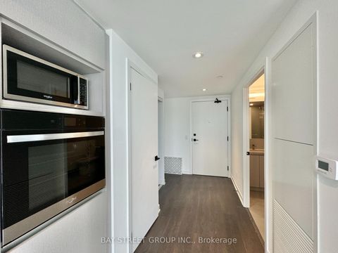 Photo 3 at 4212 - 319 Jarvis Street, Moss Park, Toronto