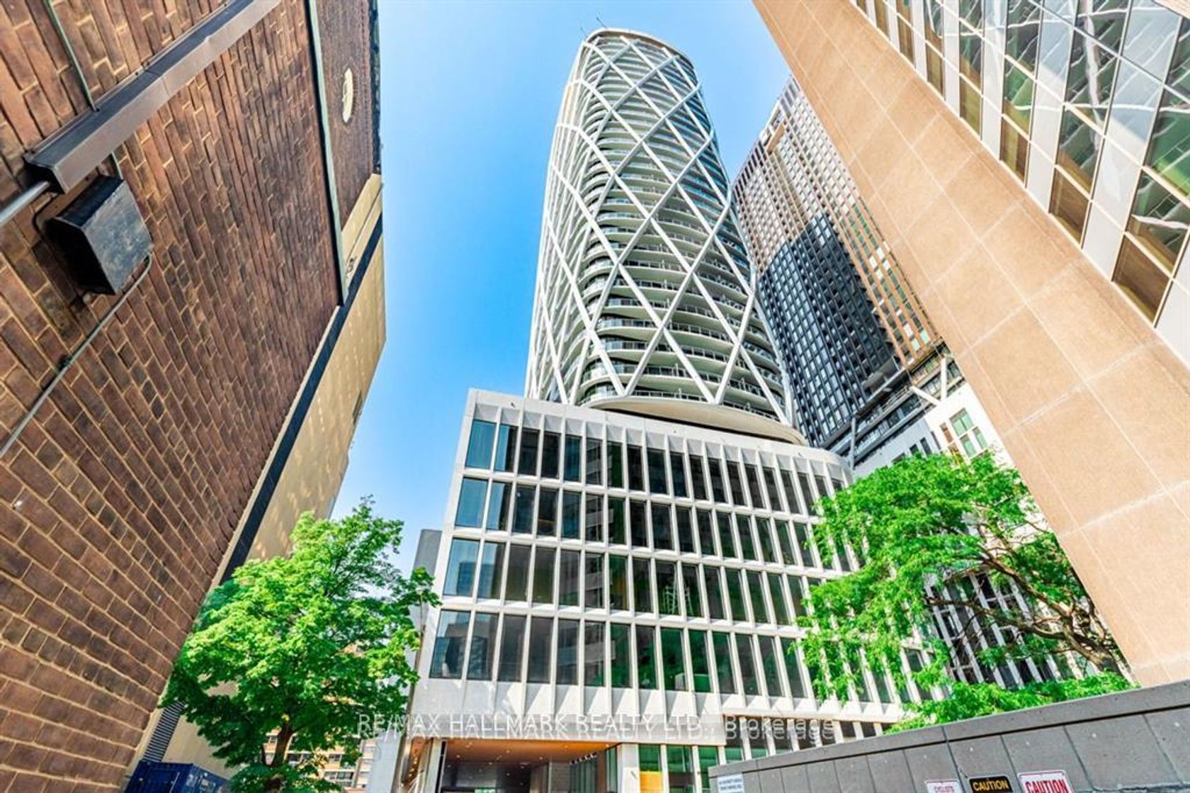 2411 - 230 Simcoe Street, Chinatown, Toronto 