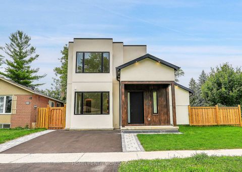 Photo 1 at 105 Murray Drive, Aurora Highlands, Aurora