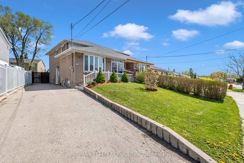 Photo 3 at 67 Northover Street, Jane Heights, Toronto