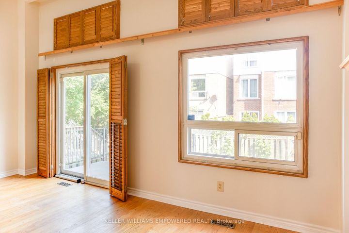 Photo 6 at 54 Carnival Court, Branson, Toronto
