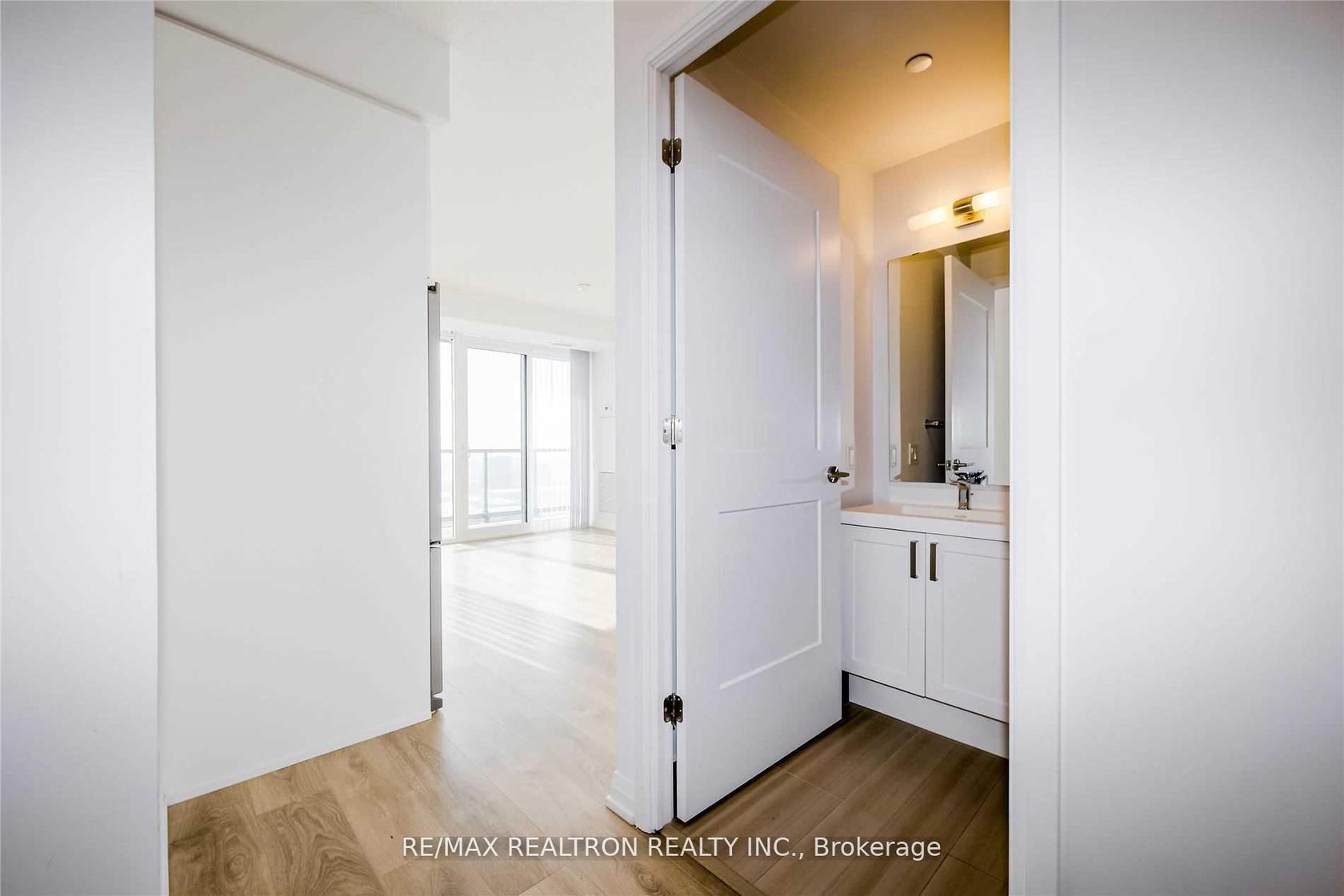 2606 - 7895 Jane Street, Concord, Vaughan by Loree Meneguzzi Real Estate 2606 - 7895 Jane Street, Concord, Vaughan