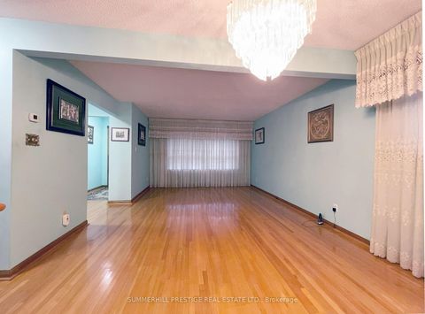 Photo 22 at 20 Cleethorpes Boulevard, Malvern West, Toronto