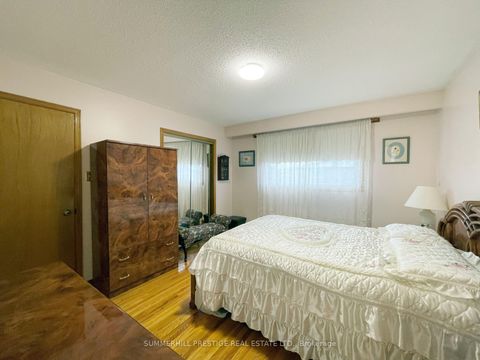 Photo 26 at 20 Cleethorpes Boulevard, Malvern West, Toronto