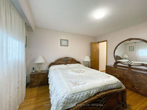 Photo 27 at 20 Cleethorpes Boulevard, Malvern West, Toronto