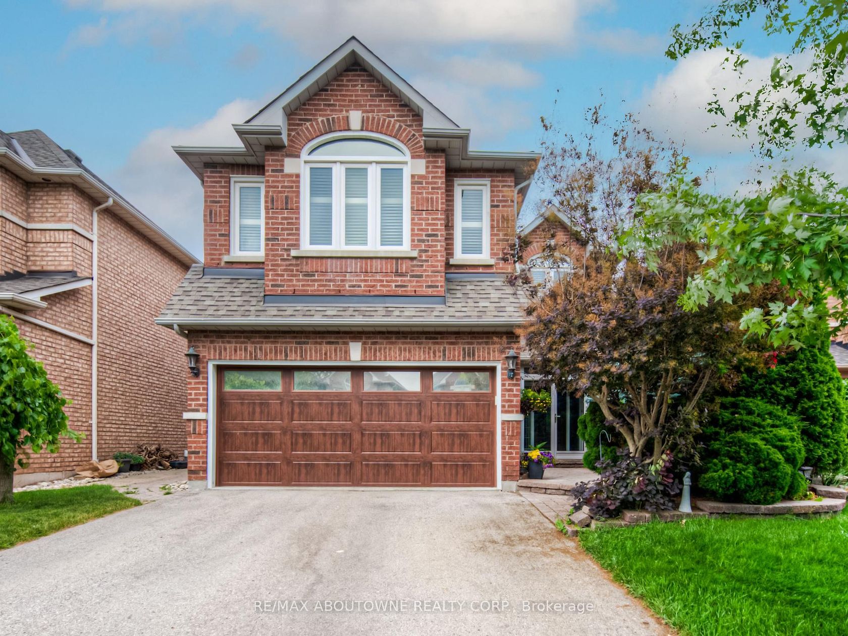 2229 GLENFIELD Road, WT West Oak Trails, Oakville 