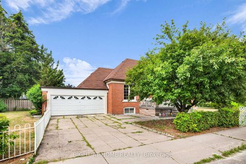 Photo 2 at 344 Linsmore Crescent, East York, Toronto